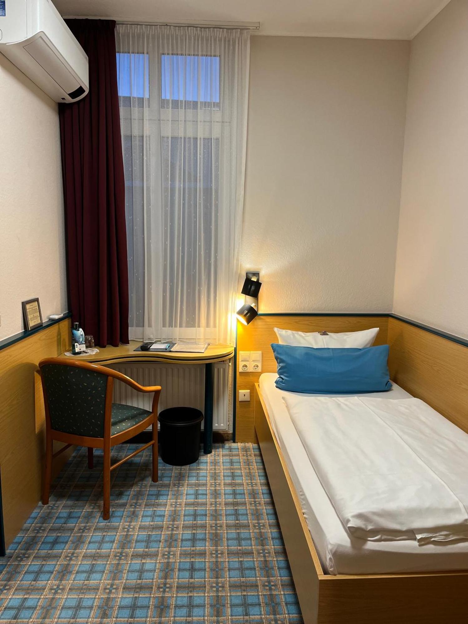 Hotel Schwarzer Adler Jever Εξωτερικό φωτογραφία