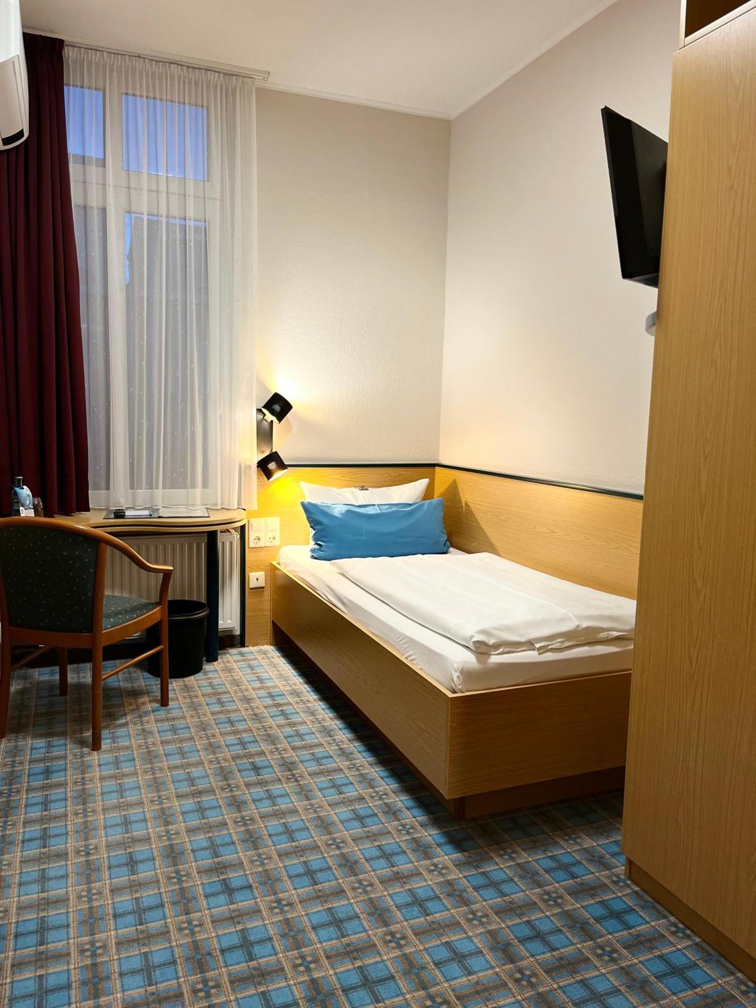 Hotel Schwarzer Adler Jever Εξωτερικό φωτογραφία