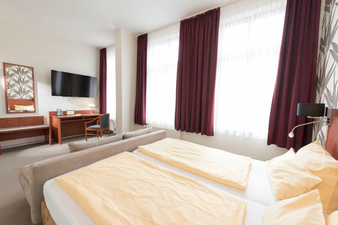 Hotel Schwarzer Adler Jever Εξωτερικό φωτογραφία